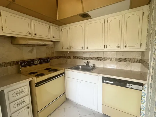 Property Slideshow image 3 of 42 | 392 grantham f 392, Deerfield Beach, FL, 33442