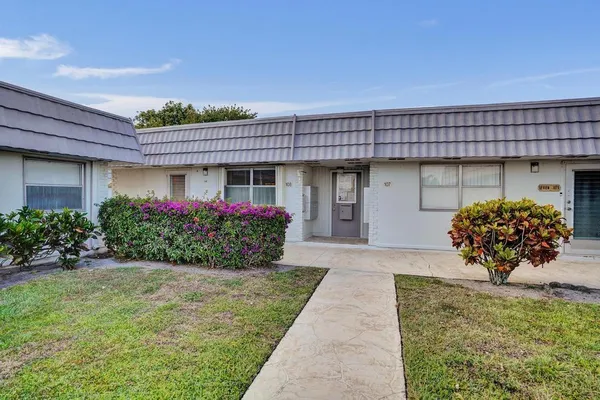 Property Slideshow image 2 of 36 | 108 valencia blvd e108, Delray Beach, FL, 33446