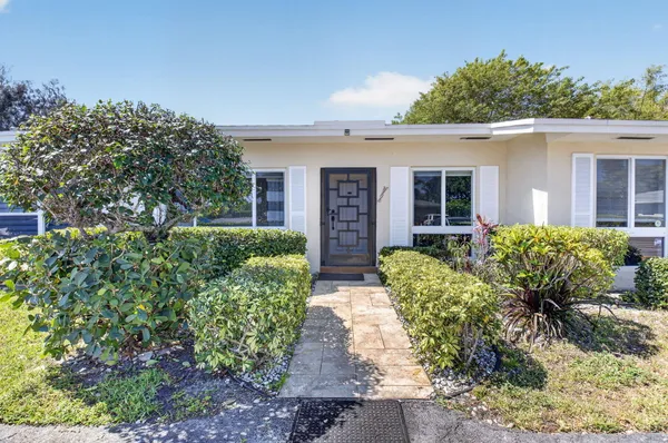 Property Slideshow image 3 of 57 | 13740 vía flora c, Delray Beach, FL, 33484