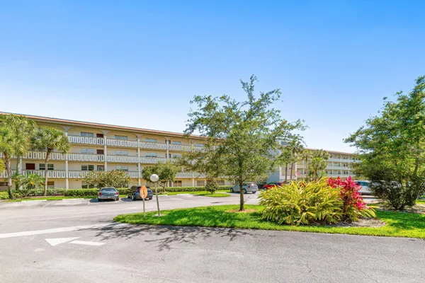 Property Slideshow image 2 of 55 | 3502 bimini ln l4, Coconut Creek, FL, 33066