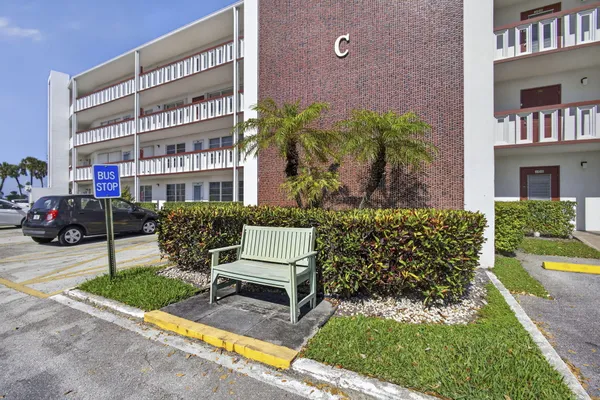 Property Slideshow image 2 of 40 | 105 greenbrier c c, West Palm Beach, FL, 33417