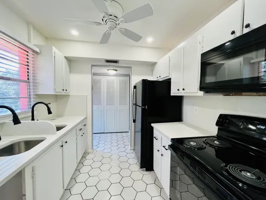 Property Slideshow image 2 of 33 | 11 golfs edge e e, West Palm Beach, FL, 33417