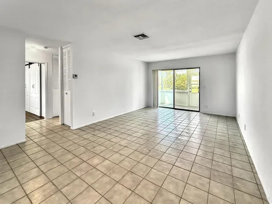 Property Slideshow image 3 of 8 | 5263 cresthaven blvd a, West Palm Beach, FL, 33415