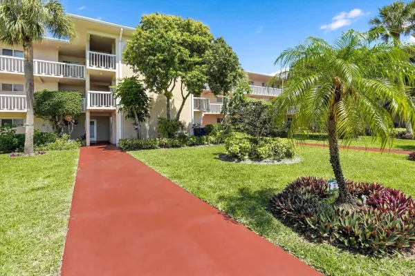 Property Slideshow image 3 of 38 | 2856 s garden dr dr 212, Lake Worth, FL, 33461