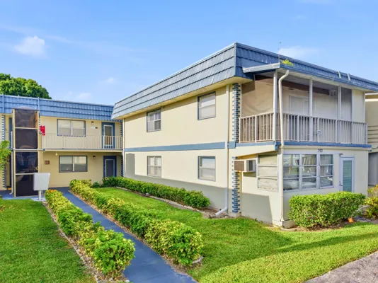 Property Slideshow image 2 of 20 | 202 brittany e, Delray Beach, FL, 33446