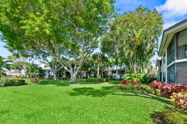 Property Slideshow image 2 of 33 | 7533 glendevon ln 905, Delray Beach, FL, 33446