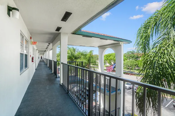 Property Slideshow image 3 of 53 | 1200 sw 130th ave 402g, Pembroke Pines, FL, 33027