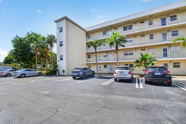 Property Slideshow image 2 of 52 | 2515 ne 1st ct 4020, Boynton Beach, FL, 33435