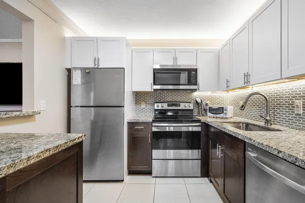 Property Slideshow image 2 of 17 | 142 brittany ter, Delray Beach, FL, 33446