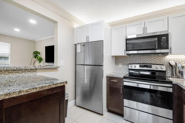 Property Slideshow image 3 of 17 | 142 brittany ter, Delray Beach, FL, 33446