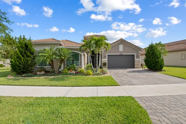 Property Slideshow image 2 of 69 | 12110 bastille cir, Parkland, FL, 33076