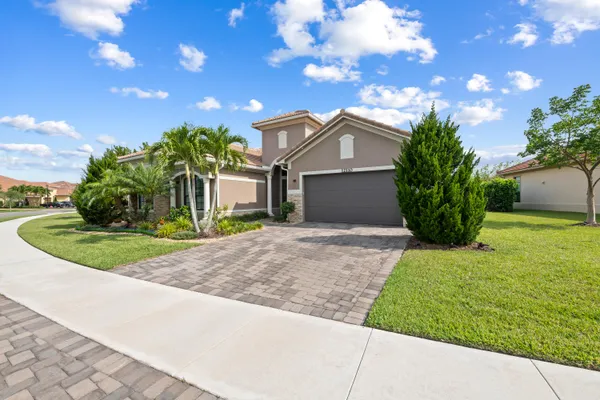 Property Slideshow image 3 of 69 | 12110 bastille cir, Parkland, FL, 33076