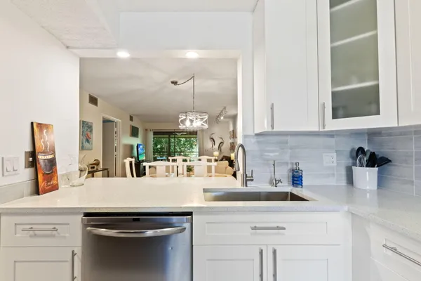 Property Slideshow image 2 of 33 | 5380 cedar lake dr 304, Boynton Beach, FL, 33437