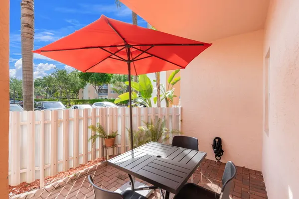 Property Slideshow image 2 of 29 | 7735 yardley dr, Tamarac, FL, 33321