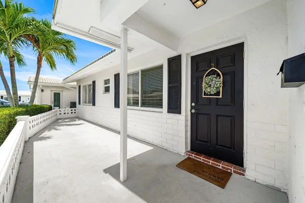 Property Slideshow image 2 of 42 | 2105 sw 14th pl, Boynton Beach, FL, 33426