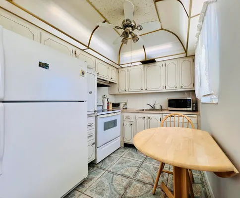 Property Slideshow image 3 of 20 | 57 chatham c c, West Palm Beach, FL, 33417