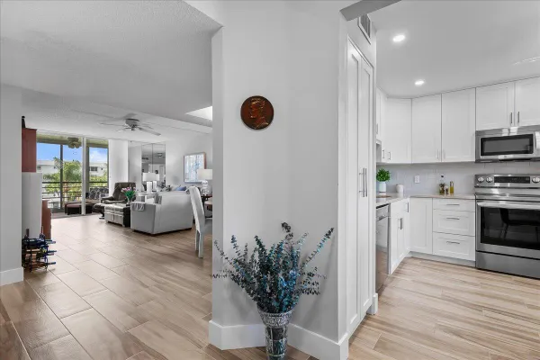 Property Slideshow image 3 of 52 | 6698 10th ave 305, Lake Worth, FL, 33467