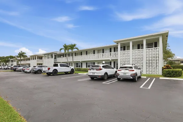 Property Slideshow image 2 of 20 | 1011 flame vine ave 203, Delray Beach, FL, 33445
