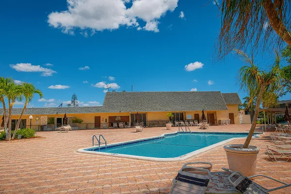 Property Slideshow image 2 of 5 | 550 nw 78th ter 107, Margate, FL, 33063