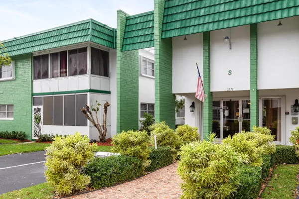 Property Slideshow image 2 of 13 | 2271 nw 48th ter 111, Lauderhill, FL, 33313
