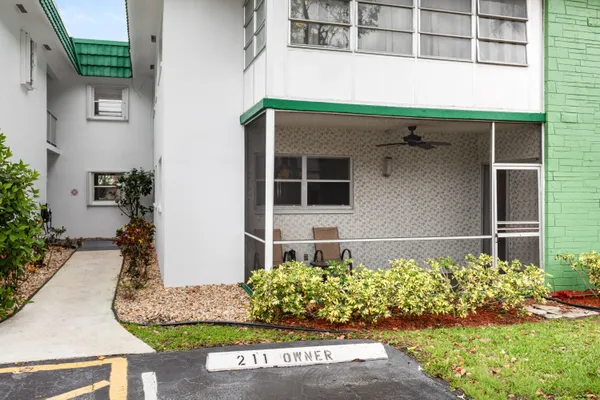 Property Slideshow image 3 of 13 | 2271 nw 48th ter 111, Lauderhill, FL, 33313