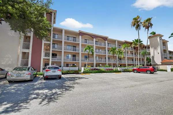 Property Slideshow image 2 of 103 | 6193 pointe regal cir 402, Delray Beach, FL, 33484