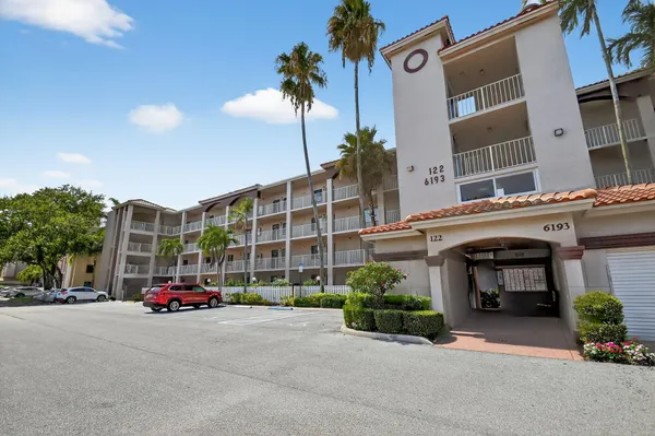 Property Slideshow image 3 of 103 | 6193 pointe regal cir 402, Delray Beach, FL, 33484
