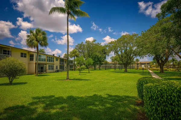Property Slideshow image 3 of 65 | 550 nw 78th ter 107, Margate, FL, 33063