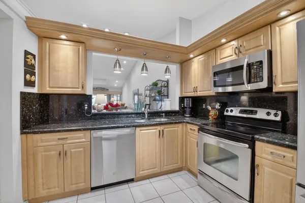 Property Slideshow image 2 of 59 | 10039 andrea ln a, Boynton Beach, FL, 33437