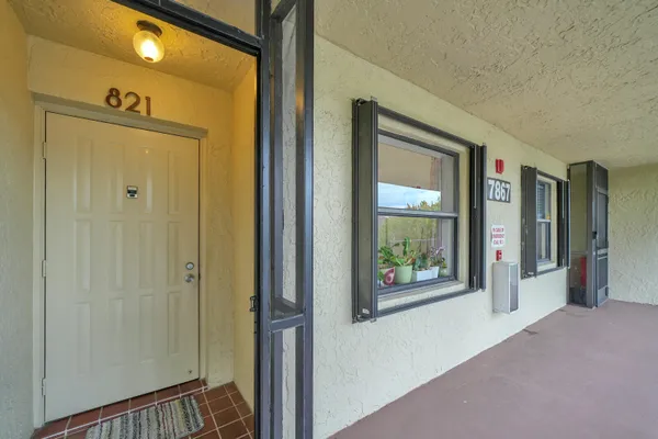 Property Slideshow image 3 of 24 | 7867 willow spring dr 821, Lake Worth, FL, 33467