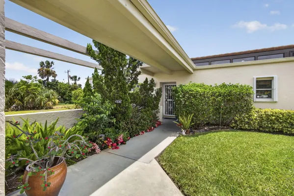 Property Slideshow image 2 of 37 | 2651 boundbrook blvd, West Palm Beach, FL, 33406