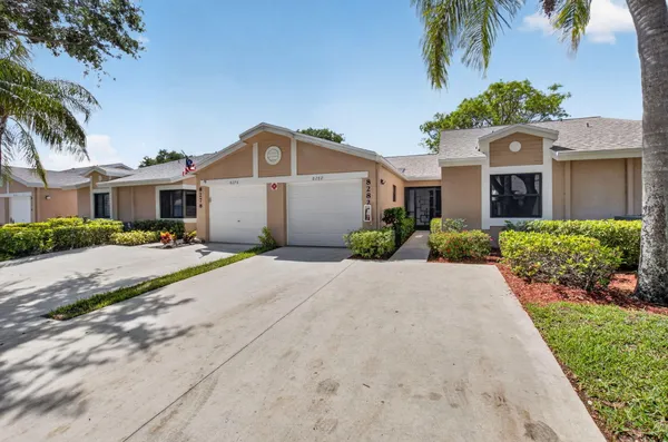 Property Slideshow image 2 of 65 | 8282 springlake dr, Boca Raton, FL, 33496