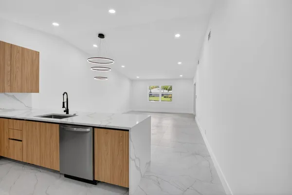 Property Slideshow image 3 of 65 | 8282 springlake dr, Boca Raton, FL, 33496