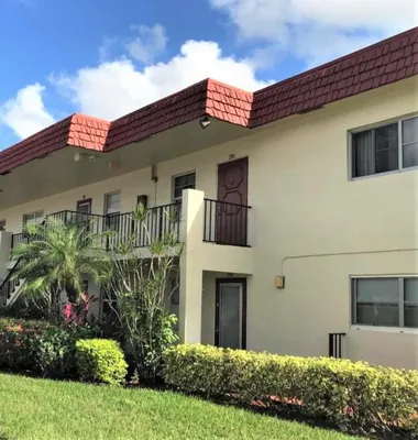 Property Slideshow image 2 of 12 | 19 abbey ln, Delray Beach, FL, 33446