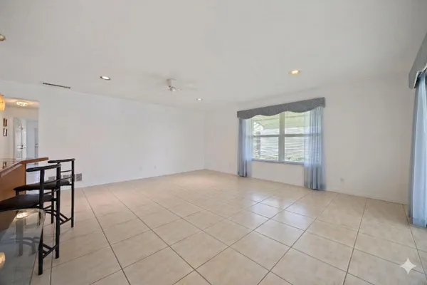 Property Slideshow image 2 of 27 | 275 high point ct d, Boynton Beach, FL, 33435