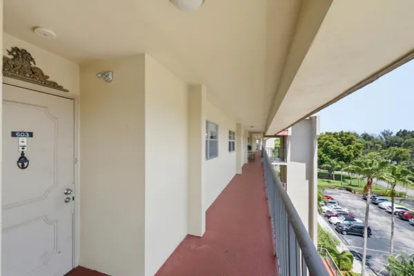 Property Slideshow image 2 of 41 | 3836 via poinciana 603, Greenacres, FL, 33467
