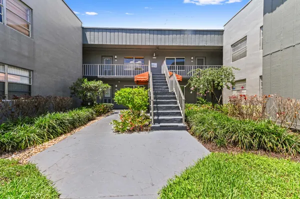 Property Slideshow image 2 of 40 | 908 normandy s, Delray Beach, FL, 33484