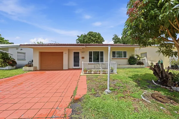 Property Slideshow image 2 of 26 | 4513 nw 49th st, Tamarac, FL, 33319