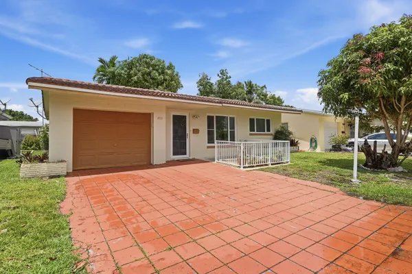 Property Slideshow image 3 of 26 | 4513 nw 49th st, Tamarac, FL, 33319