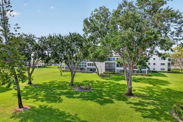 Property Slideshow image 3 of 42 | 415 mansfield j, Boca Raton, FL, 33434