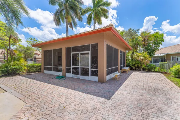 Property Slideshow image 2 of 36 | 10168 lombardy dr, Tamarac, FL, 33321