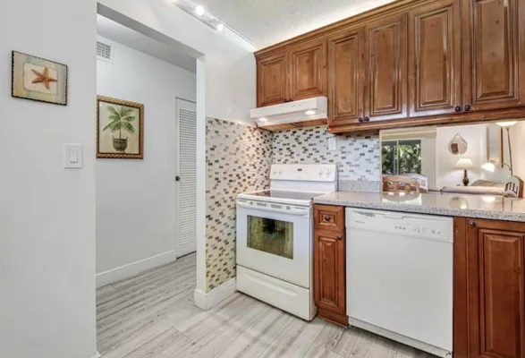 Property Slideshow image 2 of 44 | 2855 garden dr 102, Lake Worth Beach, FL, 33461