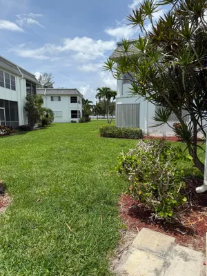 Property Slideshow image 2 of 9 | 3040 lake osborne dr 111, Lake Worth Beach, FL, 33461