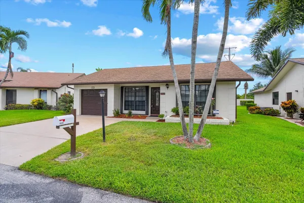 Property Slideshow image 2 of 26 | 6510 olivewood cir, Greenacres, FL, 33463