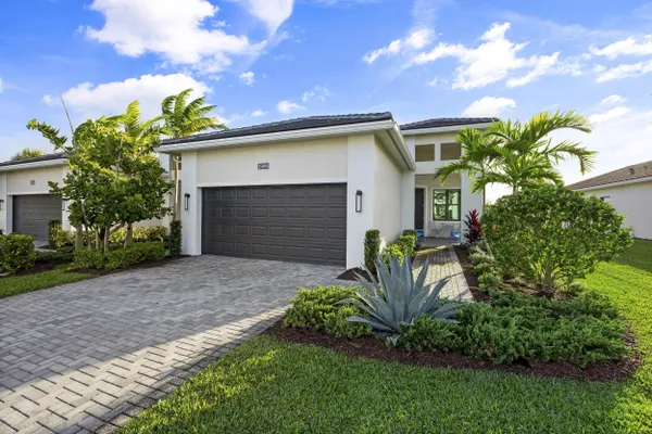 Property Slideshow image 2 of 40 | 15890 key biscayne ln, Westlake, FL, 33470