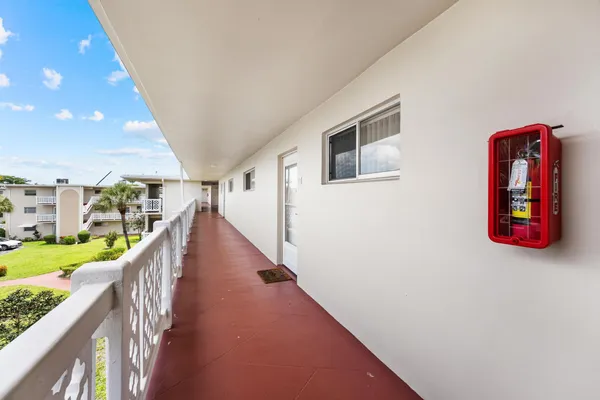 Property Slideshow image 3 of 28 | 2682 garden dr 309, Lake Worth, FL, 33461
