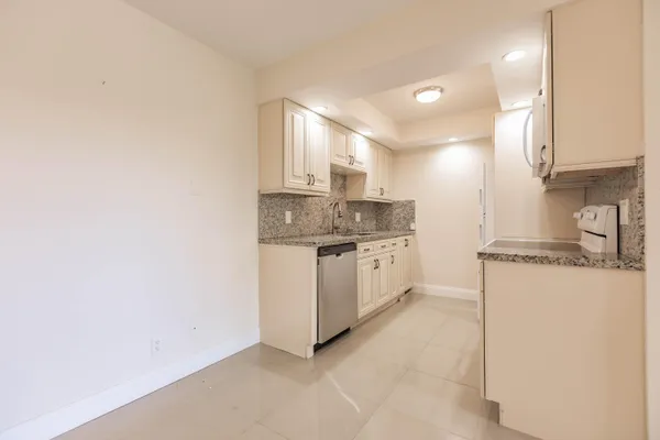 Property Slideshow image 2 of 23 | 4302 martinique cir h3, Coconut Creek, FL, 33066