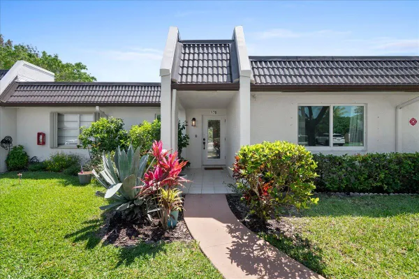 Property Slideshow image 2 of 34 | 178 lake susan ln, West Palm Beach, FL, 33411