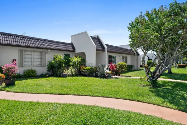 Property Slideshow image 3 of 34 | 178 lake susan ln, West Palm Beach, FL, 33411
