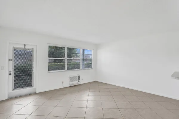 Property Slideshow image 3 of 26 | 91 tilford e, Deerfield Beach, FL, 33442